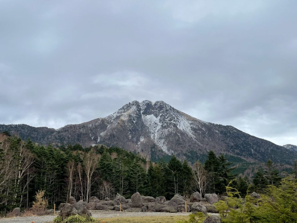 関東で1番高い日光白根山の冬山登山 ロープウェイ駅登山ルート 日本百名山 Mocharina 着ぐるみ脱いで旅