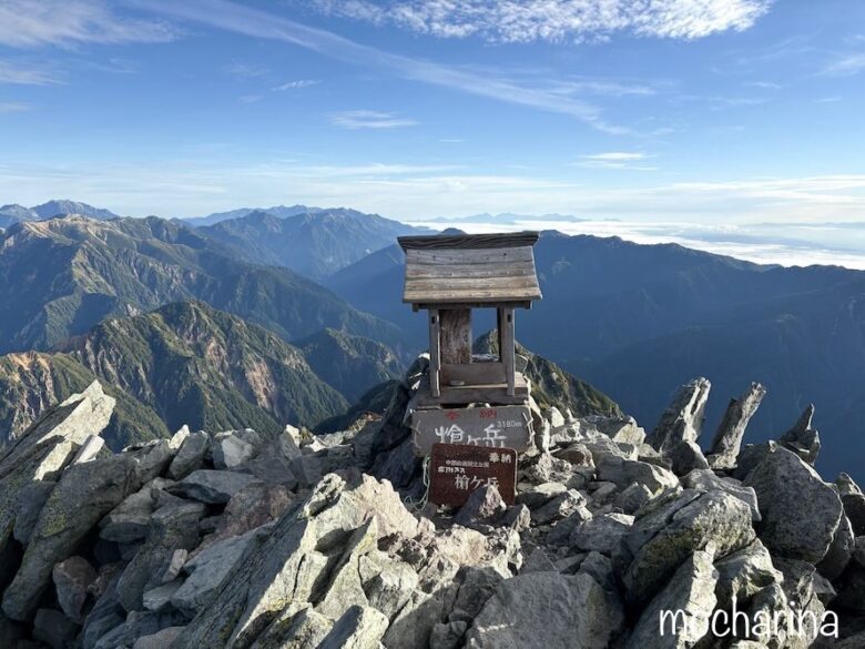 槍ヶ岳の山頂の写真。