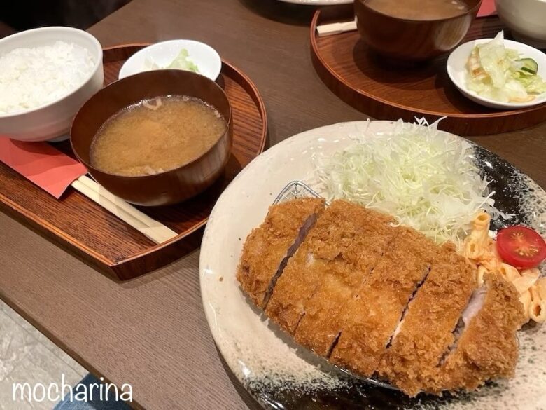 上リブロースカツ定食の写真。