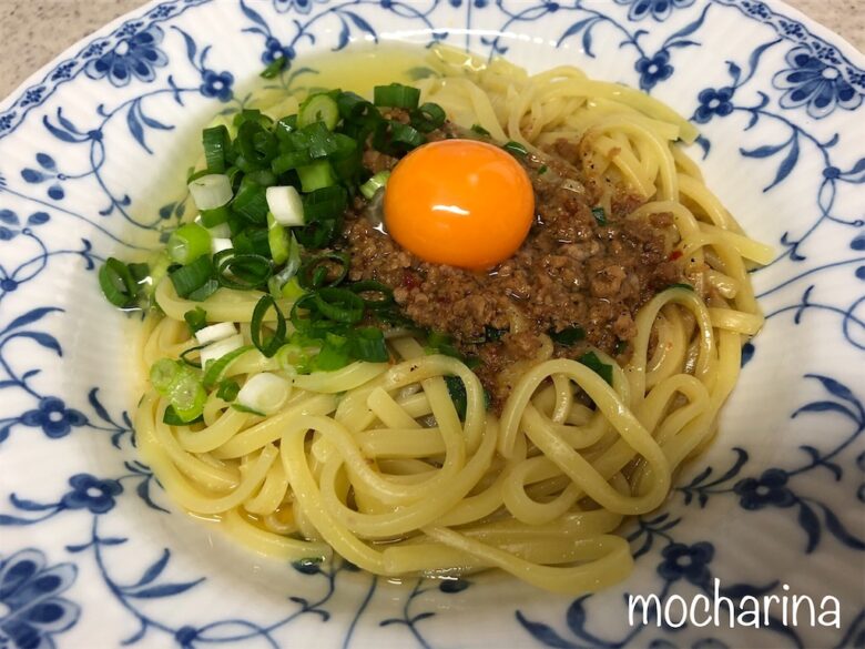 チンするだけで簡単美味しい ピリ辛の冷凍食品 日清の台湾まぜそば Mocharina 着ぐるみ脱いで旅